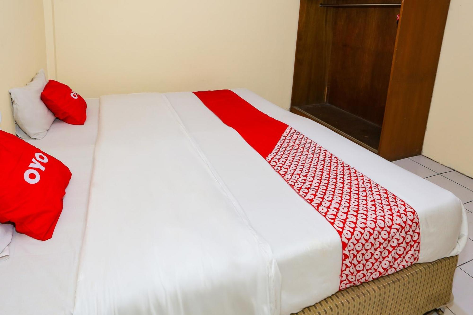 Capital O 93349 Hotel Gondangdia โบกอร์ ภายนอก รูปภาพ