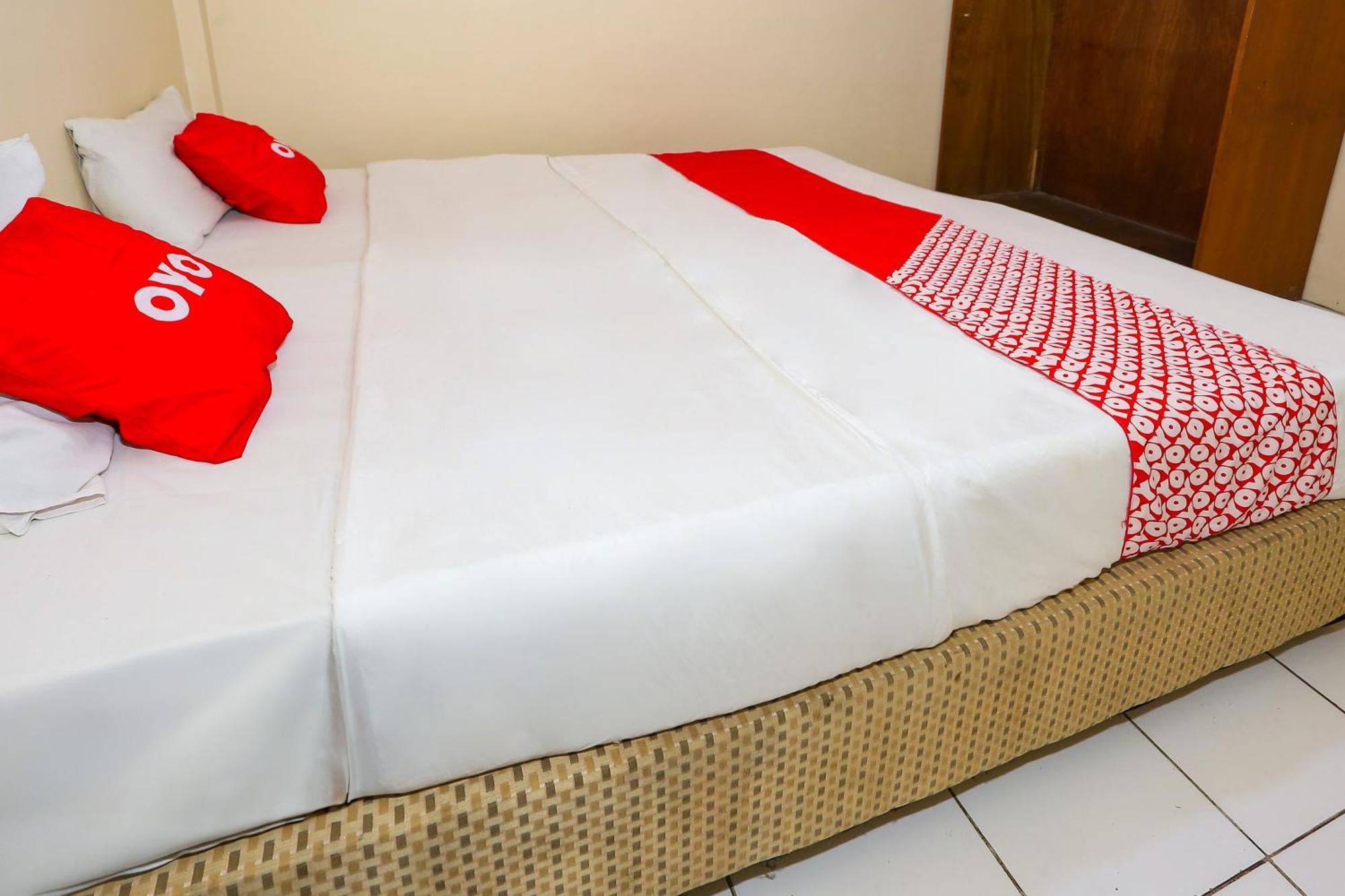Capital O 93349 Hotel Gondangdia โบกอร์ ภายนอก รูปภาพ